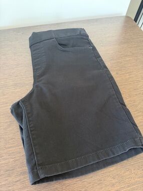 Size L Women’s DKNY Jeans Bermuda Shorts